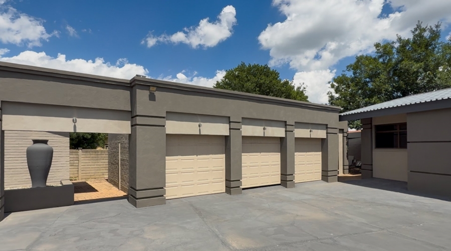 5 Bedroom Property for Sale in Irene Park North West